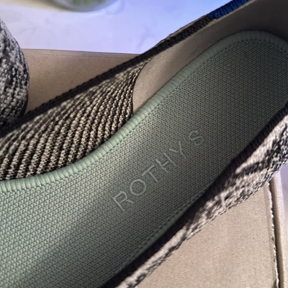 Rothy’s flats barely worn - Picture 7 of 9